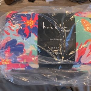 2 decorative outdoor pillows